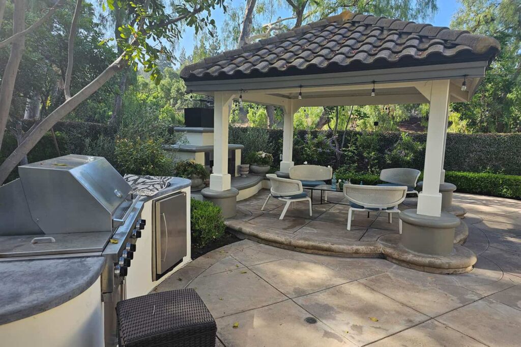 Outdoor kitchen